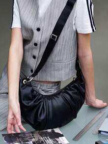 大容量复古软皮褶皱新月包，风格慵懒，休闲百搭，单肩斜挎通勤两相宜。 - 黑色 - 查看 9