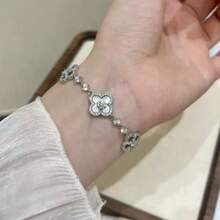 A Diamond Studded Sparkling Lucky Clover Bracelet, Exquisite Japanese And Korean Style White Hollow Out, Adjustable Bracelet, Niche Light Luxury Accessory, Suitable For Daily Wear, Women's Jewelry Gift - 銀色 - 查看 2