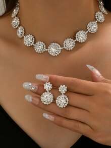 طقم مجوهرات فاخر مرصع بالكامل بالماس لامع، يشمل أقراط وقلادة، مكون من قطعتين، مناسب للنساء في مناسبات الزفاف والخطوبة والحفلات والعشاء الرسمي