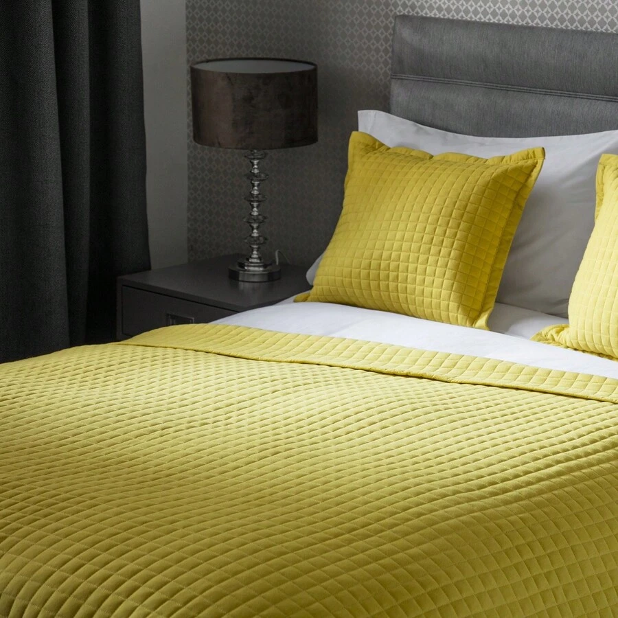 Belledorm Crompton Quilted Throw (Saffron Yellow) - 60% Cotton/40% Polyester - (BM110) - Yellow - View 1