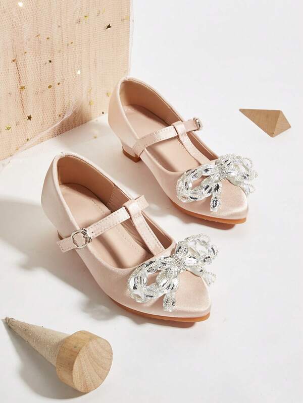 زوج من أحذية الكعب العالي ذات الأصابع المدببة والجلد الصناعي المزخرف بالزهور، أنيقة وعصرية مناسبة للحفلات، مناسبة للربيع والصيف والخريف