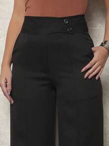 Calça Pantalona feminina em alfaiataria com Bolso 2 botoes cintura alta - Preto - Visão 2