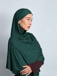 قطعة واحدة من الحجاب الناعم ذو اللون الأساسي الأنيق والكاجوال، بتصميم التربان، مناسب للحياة اليومية والخروجات والتجمعات - أخضر داكن - مشاهدة 4
