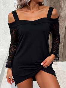 Elegante top de manga larga con hombros descubiertos, detalles de encaje en contraste, bajo asimétrico, camiseta informal de verano de longitud corta para mujer - Negro - Ver 1