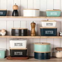 带竹盖和刀的陶瓷黄油碟 - 带刀的陶瓷台面储物容器，高品质硅胶密封，易于清洁的设计 - 非常适合烘焙和送礼。