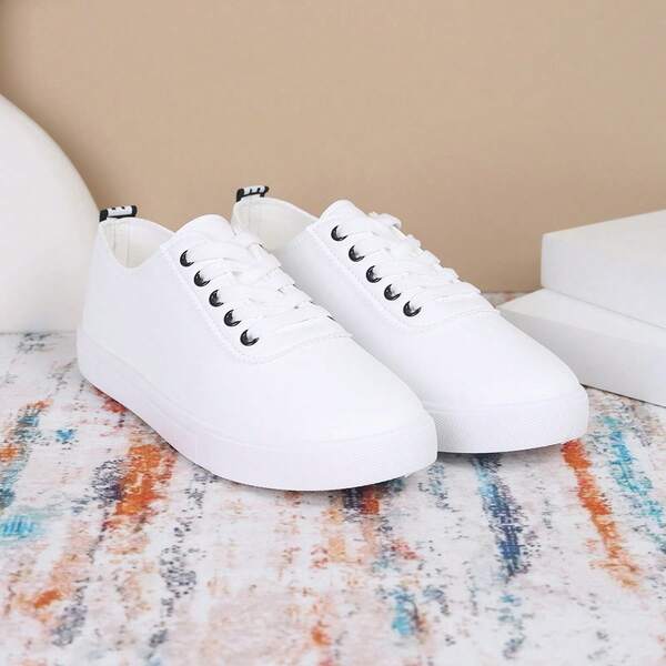 Weiße Sneaker! Minimalistische Schnürschuhe für den Alltag, frischer Look, unverzichtbar für täglichen Gebrauch und Pendeln, bequem und sauber aussehend