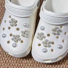 12 pièces DIY Fleurs en faux perles détachables élégantes et à la mode, boutons décoratifs polyvalents convenant pour les sandales de plage, les chaussures plates, les baskets, les lacets, cadeau pour les vacances