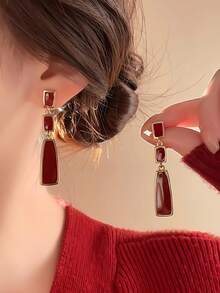 1 对优雅喜庆的酒红色几何立方体流苏耳环，适合女性日常、节日和派对佩戴 - 酒紅色 - 查看 1