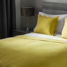 Belledorm Crompton Quilted Throw (Saffron Yellow) - 60% Cotton/40% Polyester - (BM110) - Yellow - View 3