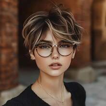 女士分层短直精灵剪裁真人发假发带刘海 - 1B/30/60 混合颜色（金色/棕色/黑色），雷米秘鲁头发，玫瑰网帽带来自然舒适感，机器制造的优雅风格适合日常佩戴、派对、万圣节和圣诞节 - 适合所有头型（适合）、派对发型、时尚配饰