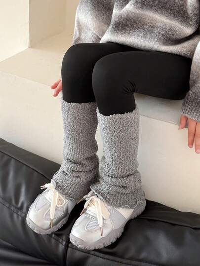 زوج من دفايات الساق للأطفال، رمادية اللون عصرية متعددة الاستخدامات، مبطنة بالقطيفة نصف الطول لأطفال، دافئة ومريحة للخريف والشتاء، جميلة وأنيقة، مناسبة للاستخدام اليومي للأطفال، التصوير الأبوي والطفلي، الخروج، هدية رائعة للأطفال
