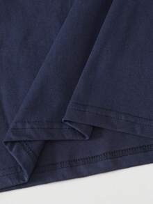 一件长袖纯色男童polo衫，轻便童装，polo领和罗纹袖口设计，简约优雅的学院风，舒适的纯棉面料，适合内搭或外穿，是春秋季儿童必备单品，尺码适合身高115cm-160cm，请根据孩子的身高和胸围选择合适的尺码。 - 藏蓝色 - 查看 6