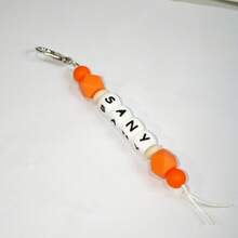 1 pieza Llavero personalizado de bola de silicona redonda, letras inglesas personalizadas, llavero con nombre, accesorios para bolsos, regalos para familiares y amigos, accesorios de vestir, elegante otoño, novio, novia, familia, amigos, baratijas - llavero de cuentas de madera - Ver 71