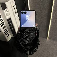 Funda de teléfono negra con textura de cocodrilo y correa de cuero plisada, compatible con Samsung Galaxy ZFlip7, Z Flip6, ZFlip 5 - Negro - Ver 2