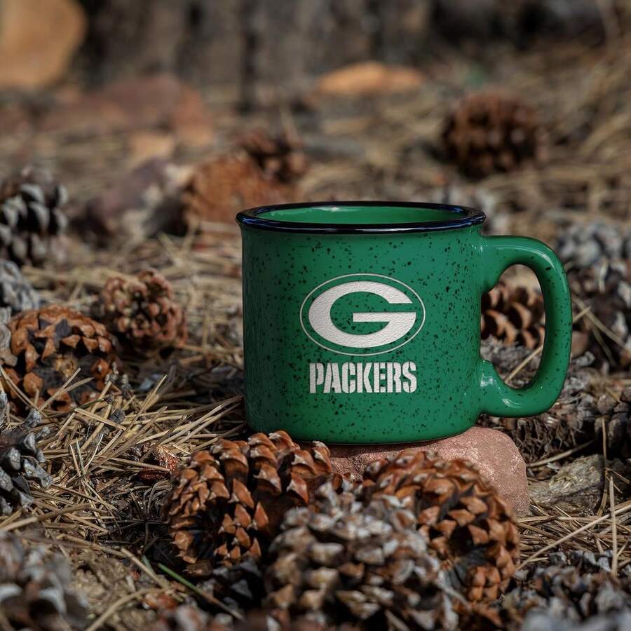 Rico Industries Football Green Bay Speckle - Taza de fogata grabada con láser de 12 onzas - Color del equipo - Ver 1
