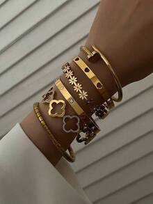 1 Pc 18K Gold Color Four Leaf Clover Hollow Out Heart Shape Stainless Steel Bangles Set - Fashionable Women Stacked Daisy Flower Bracelet - Jewelry For Daily Wear