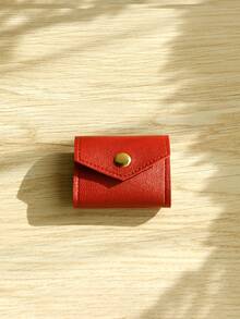 1个迷你便携多功能皮革首饰收纳袋，尺寸6厘米 x 5厘米，小巧精致，适合收纳迷你耳环、项链和戒指。也可作为首饰收纳包、化妆包、旅行配件、返校用品和宿舍收纳包使用。