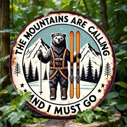 复古圆形金属标牌“群山在召唤，我必须去” - 乡村风格熊与滑雪板墙饰 - 8x8 英寸金属牌匾，适用于家居、酒吧、咖啡馆、俱乐部和户外装饰 - 创意滑雪主题金属海报，墙面装饰，独特礼品，孔位随机