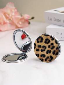 1 Stück doppelseitiger Make-up Spiegel, neuer Bestseller im INS-Stil, kreativer Samt-Patchwork-Leopard-Zebra-Leder tragbarer doppelseitiger runder Spiegel, Handspiegeln, Taschenspiegel, Schminkspiegel, kleiner Spiegel, Wohndekoration für Wohnzimmer, Schlafzimmer, Badezimmer, Reisezubehör, Hochzeit, Party, Geburtstag, Geschenk für Männer, Mütter, Väter, beste Freunde, Lehrer, Neujahr, Accessoire, lustiges Geschenk, um Ihre Make-up Momente aufzuhellen, günstig, Strumpfstopfer, Make-up, Make-up Utensilien, günstige Sachen, Geschenke, Geschenke für Frauen, Weihnachtsgeschenke