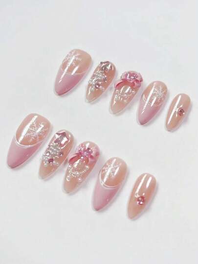 10片手工圣诞美甲贴纸，中号杏仁形，粉色圣诞树图案，点缀彩色闪粉球，全覆盖粉色指甲，自带背胶，冬季圣诞假指甲，适用于亚克力指甲。套装包含：1片果冻胶和1把指甲锉。