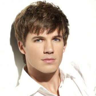 Peluca sintética marrón para hombres - Densidad del 150% con gorro de red de rosa, cabello liso resistente al calor para uso diario, festivales de música, cosplay - Apto para todas las etnias, peluca de cabello corto, accesorio de disfraz, para amantes de los disfraces