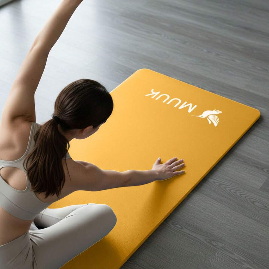 MUUK FITNESS Tapete de Yoga Foamy Antideslizante 150 x 59 cm | Esterilla Ligera de 8 mm con Correa de Transporte| Almohadilla para Rodillas y Codos | Material EVA Resistente, Ligero y Cómodo | Ideal para Ejercicio en Casa, Gimnasio, Parque, Viajes, Meditación y Estiramientos - Amarillo - Ver 1