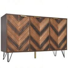 Credenza. Esclusiva credenza a tre ante con dettagli eleganti e ampio spazio contenitivo. Anta in legno massello impiallacciato con texture concava e convessa. Contiene laminati. Piccolo mobiletto con G dorata.