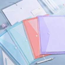 1 pieza Bolsa transparente impermeable de estilo INS, hecha de material transparente de alta calidad para garantizar la visibilidad de documentos, con diseño impermeable y reforzado para proteger papeles A4 y archivos importantes de la humedad. Diseño único de cierre a presión para una apertura y cierre convenientes, evitando que se deslicen documentos y manteniendo todo ordenado. Estilo nórdico minimalista, apariencia moderna, adecuado para estudiantes y trabajadores de oficina