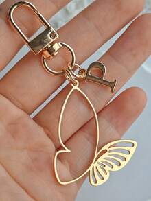 Elegant Alloy Butterfly And 26 English Letters Gold Keychain, A-Z Letters Fashionable Hollow Butterfly Design, Exquisite Bag Pendant, Pendant, Suitable For Bag Pendant Car Accessories, Perfect Women'S Daily Wear And Friends' Birthday Gifts, Daily Necessities, Perfect Holidays, Birthdays, Thanksgiving, Christmas Gifts