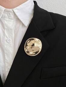 1枚简约金色胸针，复古风格，适合女性佩戴，可用于圣诞节、日常佩戴或作为派对珠宝礼物。