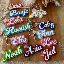 Chaveiro com nome personalizado em acrílico para mochila, bolsa de fraldas, lancheira, presente para mulheres, família e meninas. Colorido, fofo, adorável, divertido, kawaii, Y2K, estiloso, unissex, casual, personalizado, único, sob medida. Presente ideal para ele, para ela, namorado, namorada, família, amigos, material escolar, para adolescentes, alunos do ensino fundamental, ensino médio, universitários, calouros, veteranos, estudantes dos primeiros anos. Delicado, romântico, utilitário e chique. - prateado - Ver 35