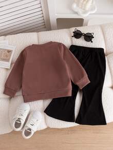 2 件装女婴休闲可爱棕色长袖圆领运动衫，带黑色蝴蝶结装饰，搭配黑色喇叭裤，适合日常、户外、通勤、学校、度假、派对 - 棕色 - 查看 2