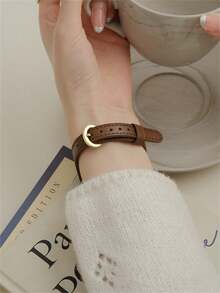 1条柔软皮革表带，兼容，女士运动风格，适用于38mm、40mm、41mm、42mm、44mm、45mm、46mm、49mm表盘尺寸，兼容 Series 10/9/8/7/6/5/4/3/2/1 SE Ultra。 - 褐色皮革 - 查看 2