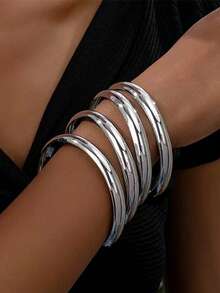2pcs Fashionable Exaggerated Metal Pattern Bangle Bracelets, Suitable As Gifts For Friends