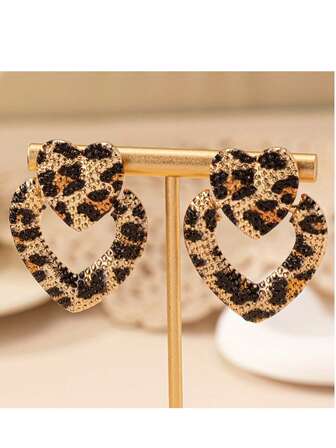 1 对 2025 新款复古法式豹纹双心耳钉，适合女性日常佩戴