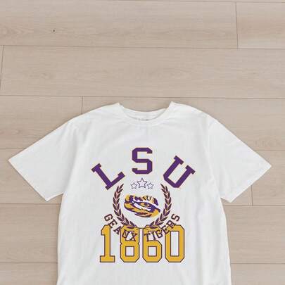 L-SU TIGERS Go For Two Camiseta de cuello redondo extragrande de Madi Prewett Troutt - XXL _ MARFIL220 gCamiseta de algodón puro de alta densidad de . Experimenta una suavidad increíble que te acompañará todo el día. Confeccionada con algodón puro de alta densidad de 220 g, esta camiseta ofrece una sensación suave y estructurada para todo, desde el trayecto diario al trabajo y las sesiones de gimnasio hasta las relajantes vacaciones. Su diseño atemporal la convierte en la sorpresa perfecta para un cumpleaños o para el día a día: un regalo de comodidad inquebrantable y estilo sobrio para tus seres queridos.