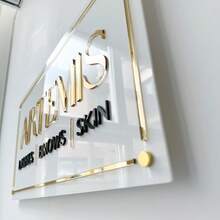 定制透明亚克力招牌，玫瑰金和金色字母及金色线条，定制矩形美容院装饰招牌，3D亚克力商业招牌 | 定制壁挂式招牌 | 矩形Logo招牌 | 适用于美发沙龙、美甲工作室、美容诊所、美容店、圣诞装饰、圣诞节、家居装饰 - 白色 - 查看 12