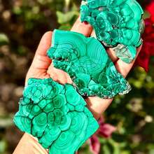 1pc Unpolished Malachite Crystal Slice - Natural Bohemian Style Green Stone With Black Veins, Complex Marble Pattern, Suitable For Home/Office Decor, Crystal Grid, Jewelry Making, Holiday Gifts (Valentine's Day, Christmas, Halloween), Spiritual Decor, Rustic Decor, Genuine Specimen, Ornament, Gift - Green - View 15