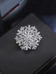 Luxuriöse drehbare Schneeflocken-Brosche, Anzugaufnäher Accessoire