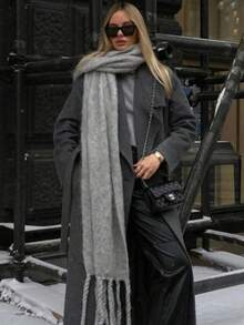 1条女士白色冬季流苏围巾，多功能，可作头巾、披肩或围巾佩戴，女士礼物，保暖防风，适合日常、旅行及其他场合。 - 淺灰色 - 查看 5