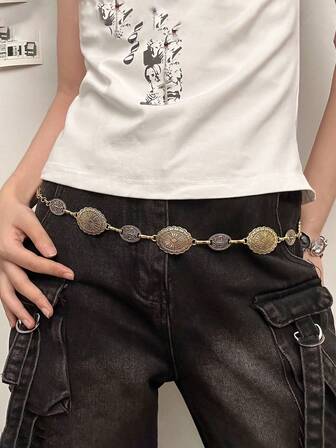 En retro, överdriven, snidad midjekedja i legering med ett exklusivt, moderiktigt och mångsidigt utseende. Den kan kombineras med en unik, hiphop-neutral accessoar, jeans, toppar eller skolväskor, vilket gör den till en perfekt present, en trevlig och moderiktig look.