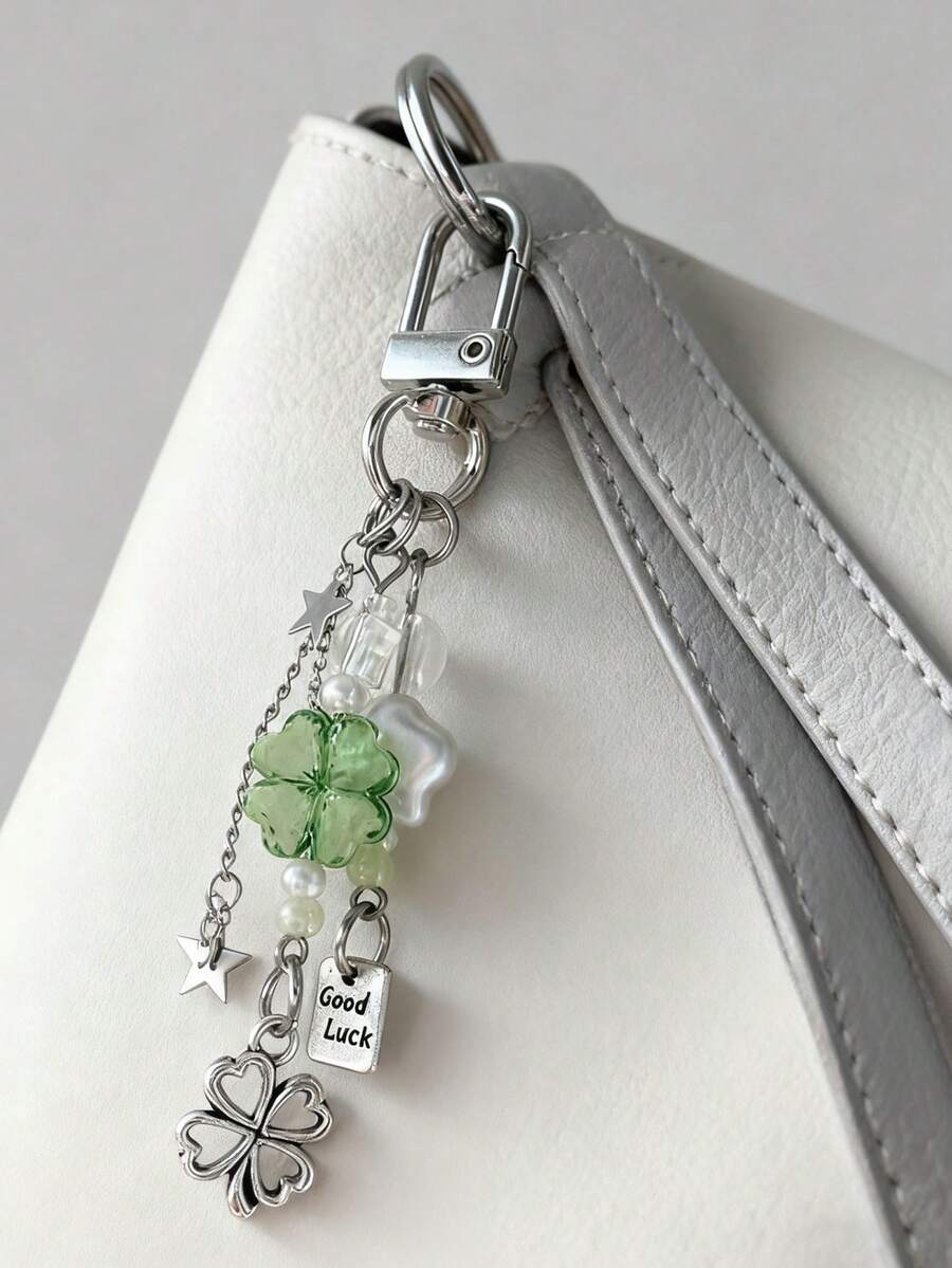 波西米亚风四叶草钥匙扣/手机挂绳 – 现代手工串珠幸运符挂绳，饰有金属星星，简约美学配饰，适用于包包、手机和汽车，送给朋友、情侣的礼物，日常百搭（款式随机）