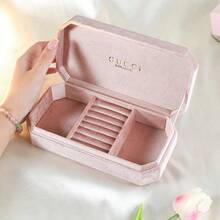 Gucci 粉色碎花甜美珠宝/化妆品/首饰收纳盒，容量大，甜美复古，送给朋友或家人的礼物，节日和周年纪念日的礼物
