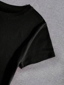 Playera infantil para niña de 3 a 12 años, hecha de algodon, cuello redondo, manga corta y diseño de "Let's Get Jolly" - Diseño de Muñeco de Nieve Festivo - Negro - Ver 4