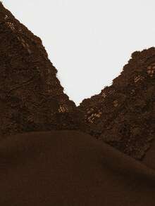 Débardeur avec encolure en V et dentelle marron, top moulant et ajusté pour superposition sexy - Tabac - Voir 7