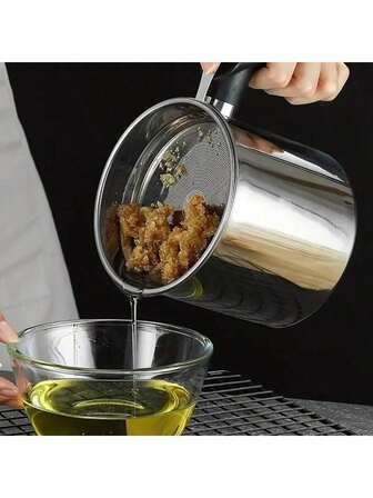 A Stainless - Steel Grease Storage Tank With A Filter - A 47.34 - Ounce Grease Storage Tank With A Lid And A - Pouring Handle - Kitchenware For Cooking Grease Filtering And Storage - No Battery Required