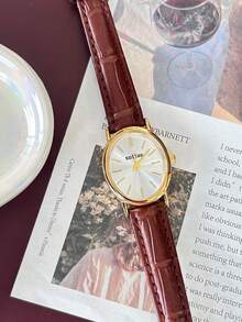 Nuevo reloj de señora ovalado dorado - Estilo coreano, simple, elegante, casual, versátil, de lujo ligero, reloj de pulsera de cuarzo de nicho con correa de cuero