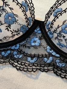 1sets Of 2 Pieces Women's Blue Sexy Underwear Set - Elegant Romantic Bra With 3D Embroidered Flowers, Two Pieces Set Of Bra And Thong In Sensual Embroidery Design, Comfortable Home Style Lingerie