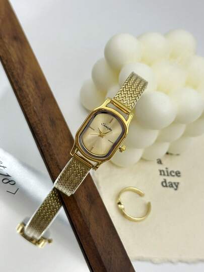Women's Exquisite Small Gold Fashionable Retro Small Dial Watch, A Birthday Gift For A Girlfriend