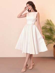 优雅简约 V 型后背婚礼派对纯色修身腰部无袖褶皱船领晚礼服，配腰带